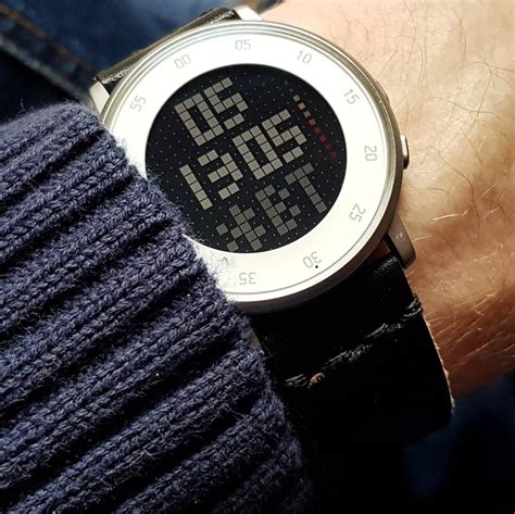 圓形手錶|最優雅的智慧手錶！最美的 Pebble！圓錶超薄的 Pebble Time。